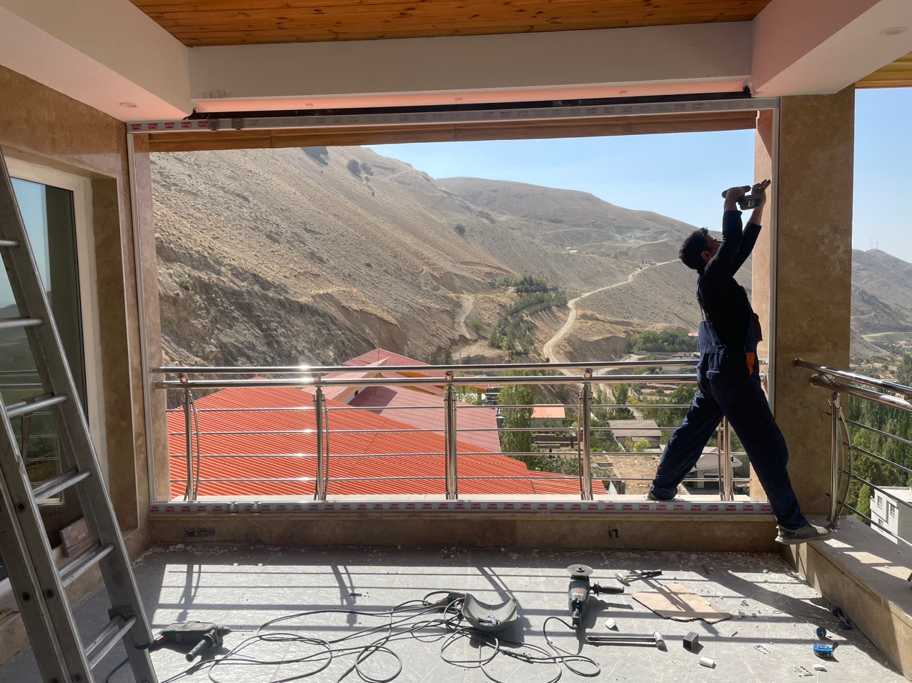 اجرای شیشه بالکنی